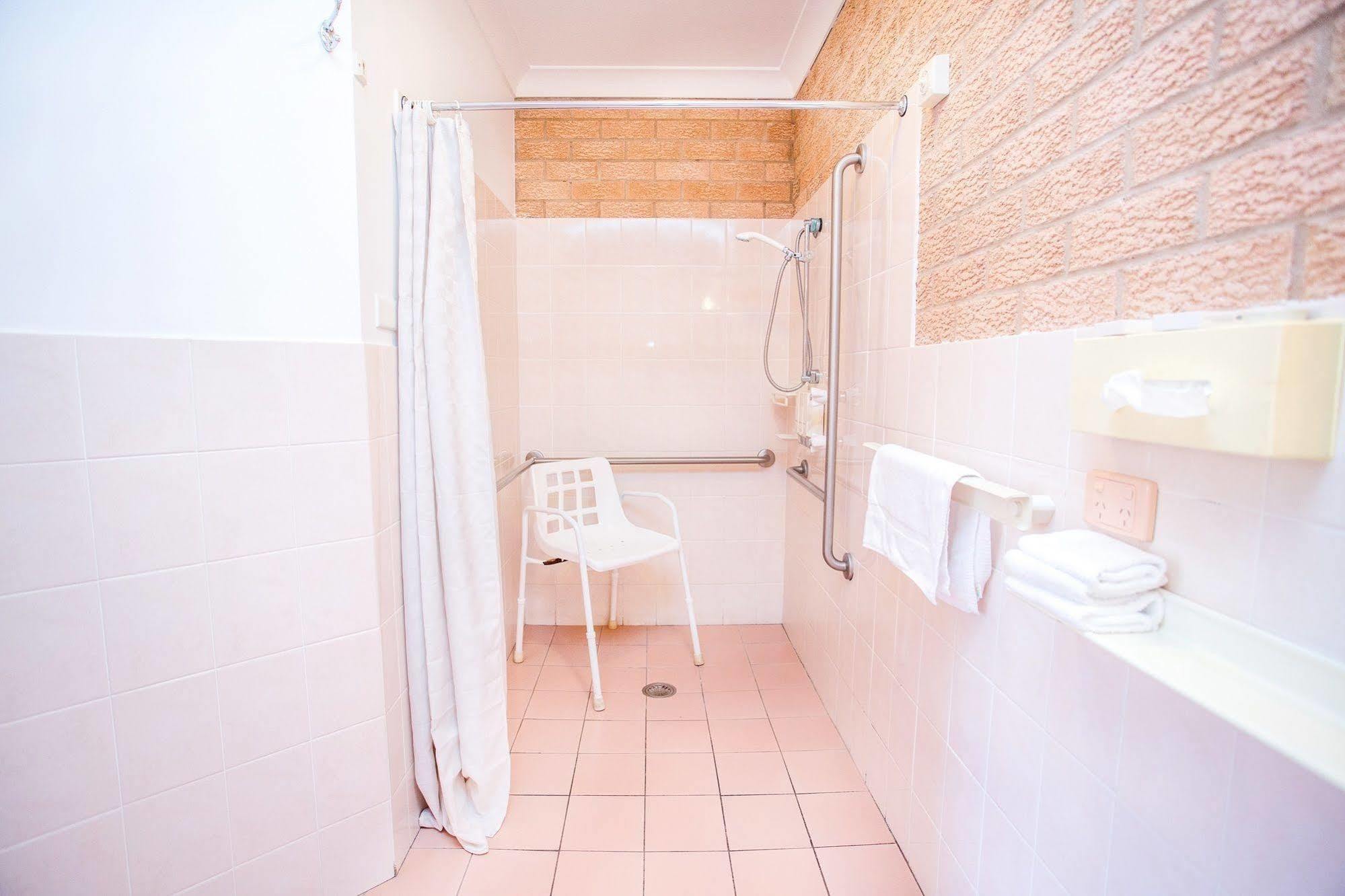 Golden Chain Aalana Motor Inn Каура Экстерьер фото