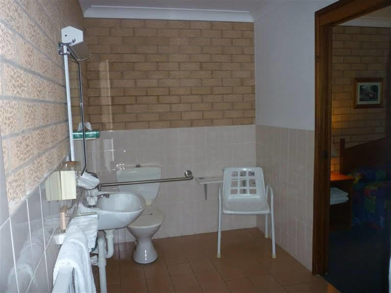 Golden Chain Aalana Motor Inn Каура Экстерьер фото